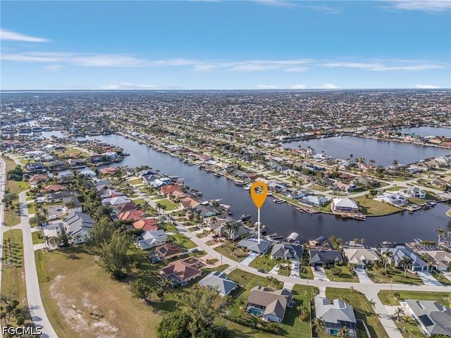 527 SW 57th ST, Cape Coral, FL 33914