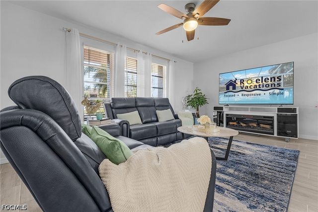 527 SW 57th ST, Cape Coral, FL 33914