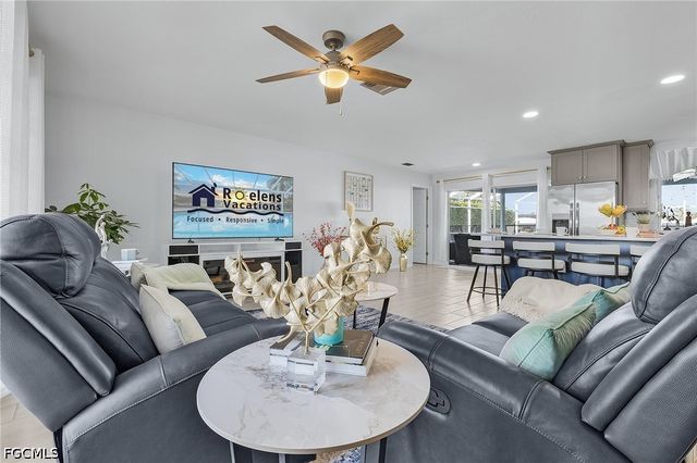 527 SW 57th ST, Cape Coral, FL 33914