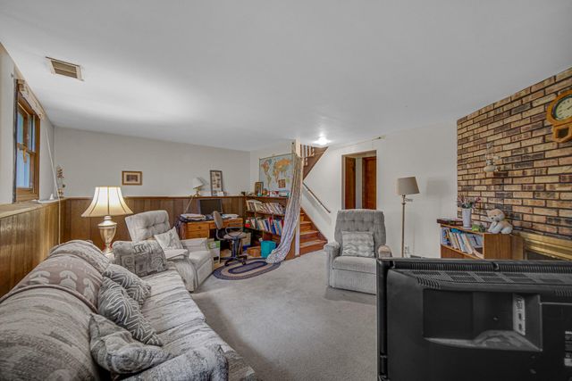 812 Fox Point Drive, Chesterton, IN 46304