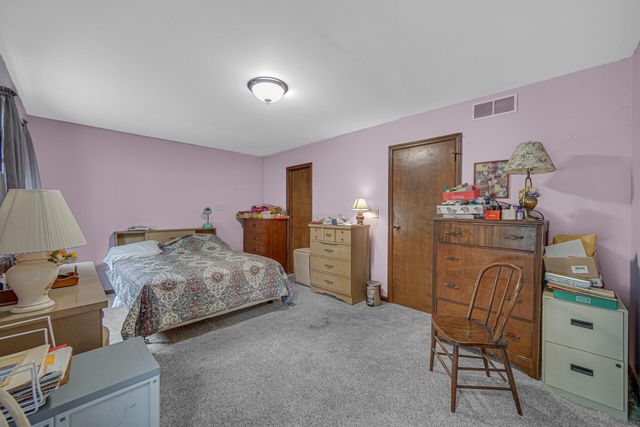 812 Fox Point Drive, Chesterton, IN 46304