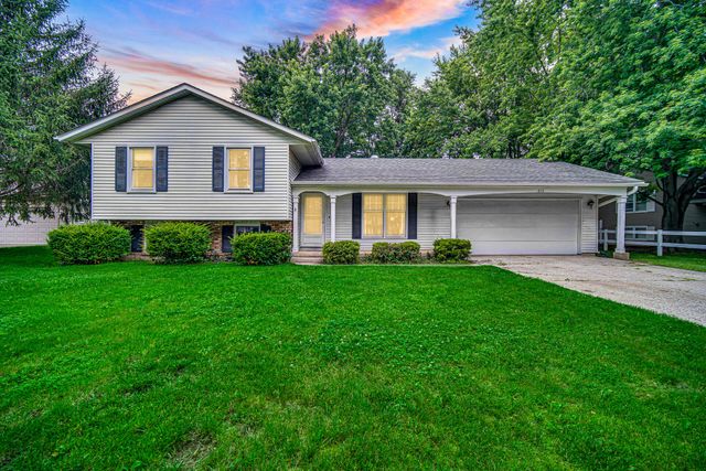 812 Fox Point Drive, Chesterton, IN 46304