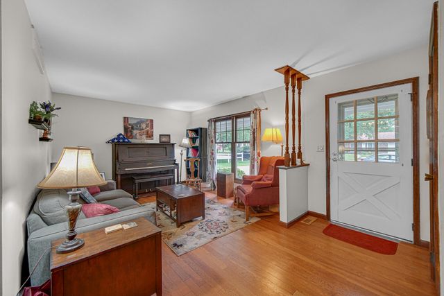 812 Fox Point Drive, Chesterton, IN 46304