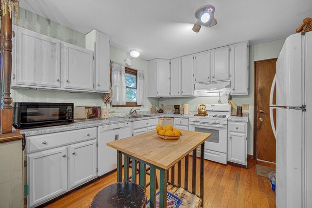 812 Fox Point Drive, Chesterton, IN 46304