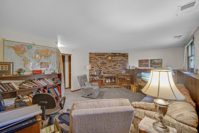 812 Fox Point Drive, Chesterton, IN 46304
