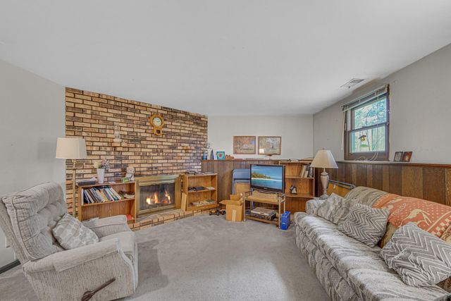 812 Fox Point Drive, Chesterton, IN 46304