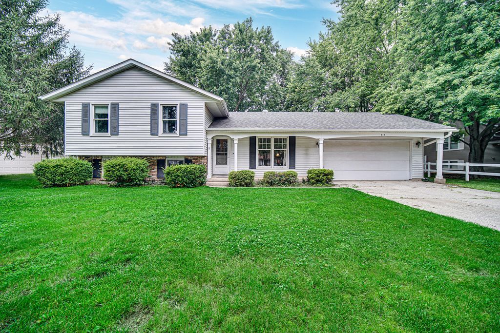 812 Fox Point Drive, Chesterton, IN 46304