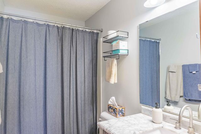 916 Parkside Boulevard, Hopkins, MN 55343