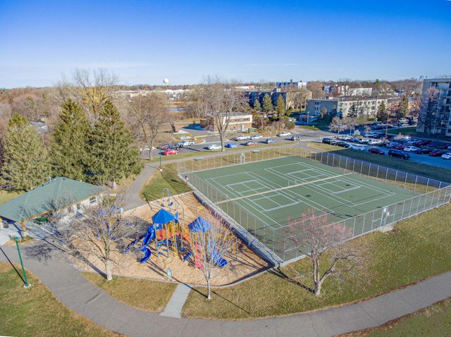 916 Parkside Boulevard, Hopkins, MN 55343