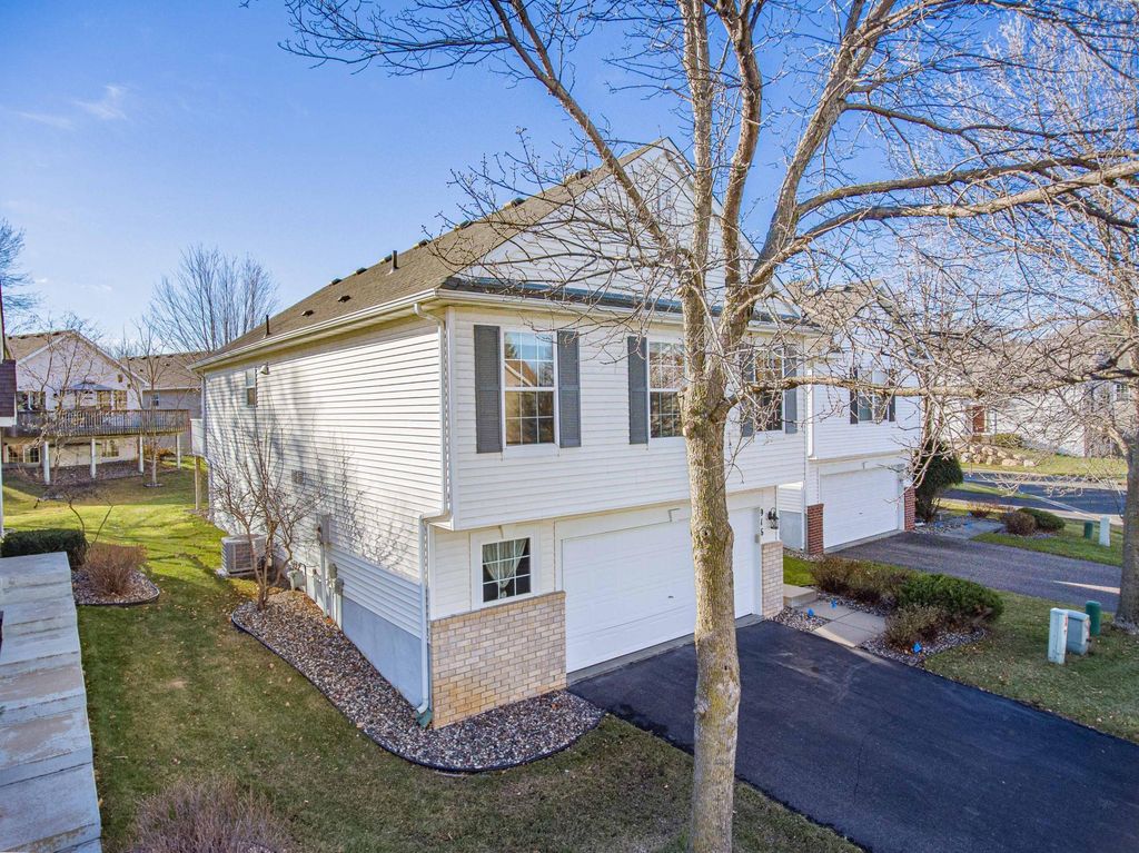 916 Parkside Boulevard, Hopkins, MN 55343