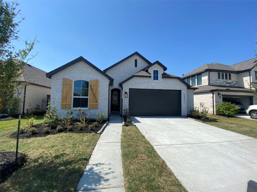 12311 Sweet Gum Drive, Mont Belvieu, TX 77523