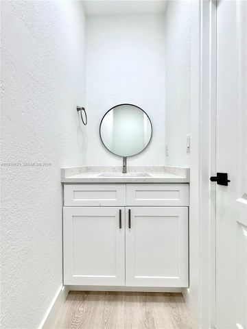 5703 NW 48th Ave, Coconut Creek, FL 33073