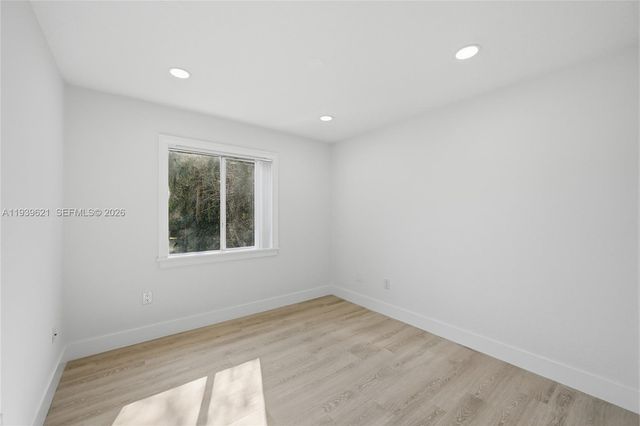 5703 NW 48th Ave, Coconut Creek, FL 33073