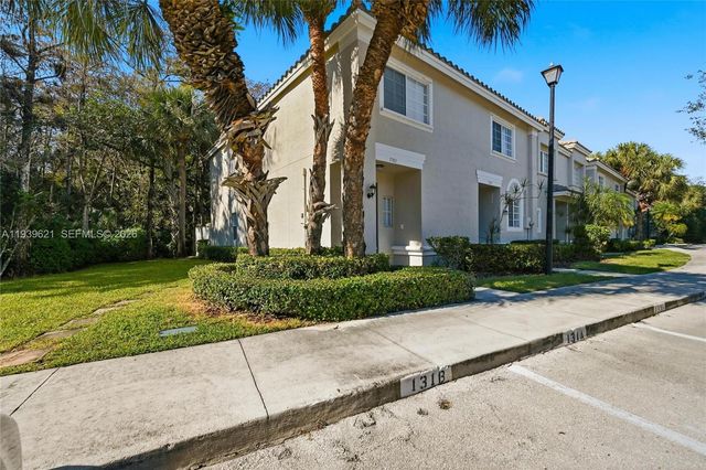 5703 NW 48th Ave, Coconut Creek, FL 33073