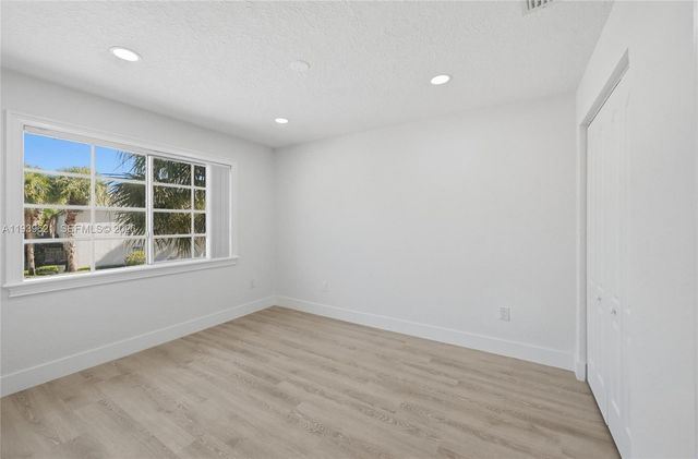 5703 NW 48th Ave, Coconut Creek, FL 33073