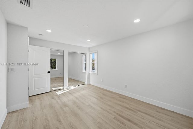 5703 NW 48th Ave, Coconut Creek, FL 33073