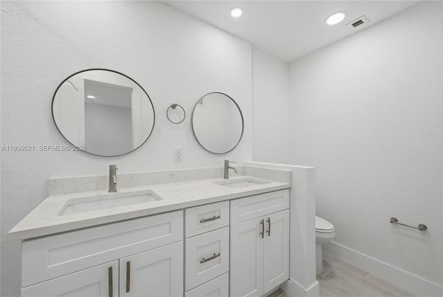 5703 NW 48th Ave, Coconut Creek, FL 33073