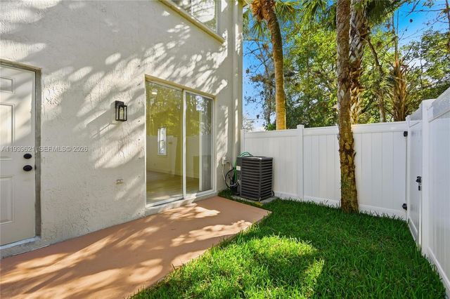 5703 NW 48th Ave, Coconut Creek, FL 33073