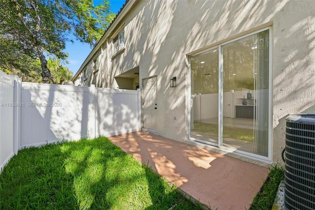 5703 NW 48th Ave, Coconut Creek, FL 33073