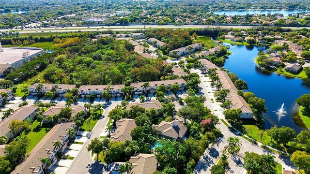 5703 NW 48th Ave, Coconut Creek, FL 33073