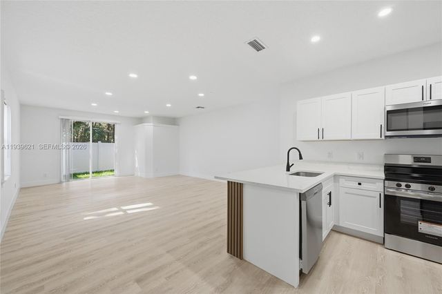 5703 NW 48th Ave, Coconut Creek, FL 33073