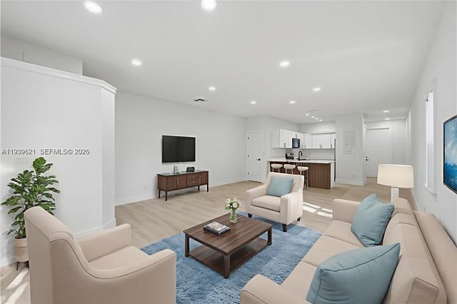 5703 NW 48th Ave, Coconut Creek, FL 33073