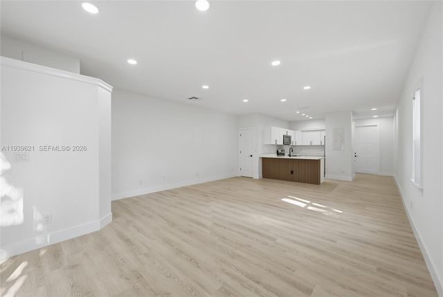 5703 NW 48th Ave, Coconut Creek, FL 33073