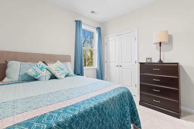 5393 Birdie Lane, Hollywood, SC 29449