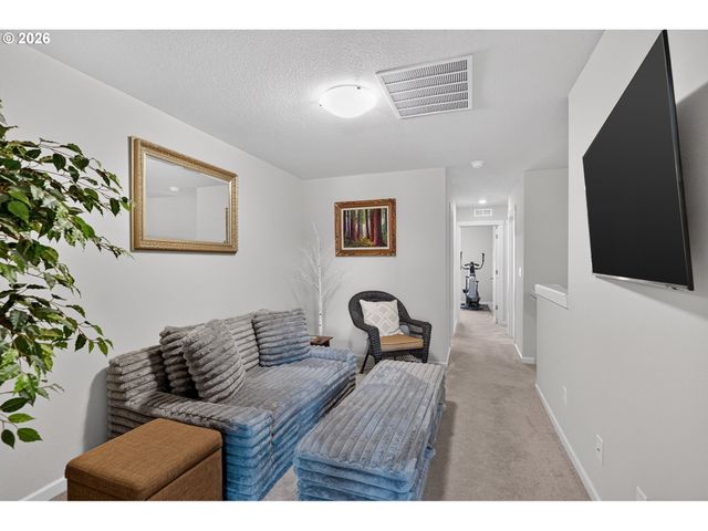 8085 Se CRESCENT Dr, Hillsboro, OR 97123