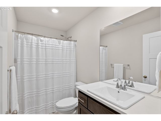 8085 Se CRESCENT Dr, Hillsboro, OR 97123