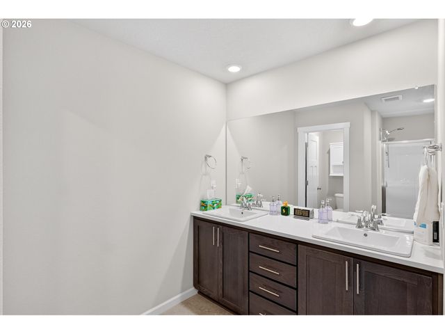 8085 Se CRESCENT Dr, Hillsboro, OR 97123