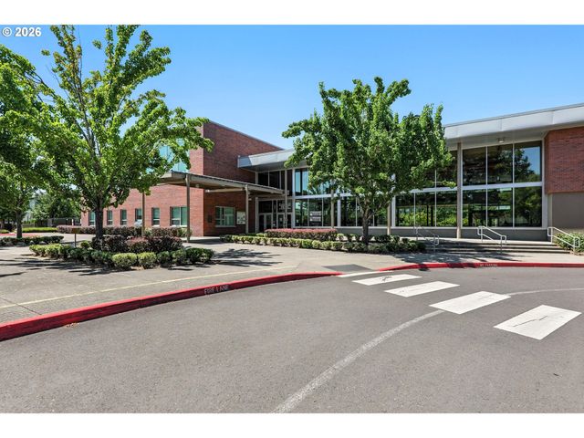 8085 Se CRESCENT Dr, Hillsboro, OR 97123