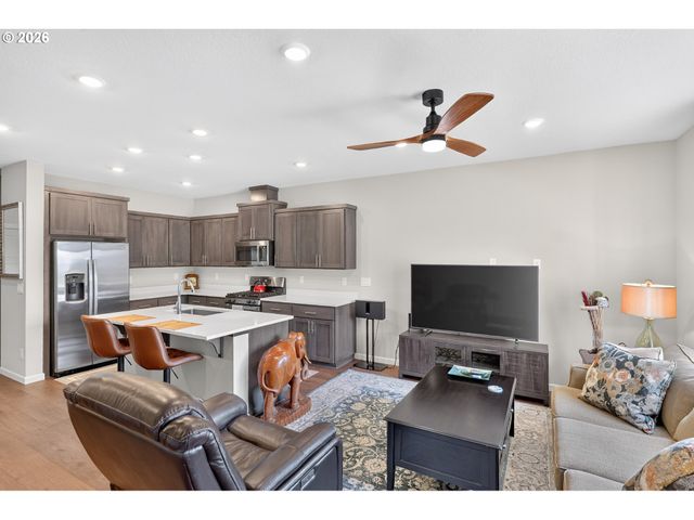 8085 Se CRESCENT Dr, Hillsboro, OR 97123
