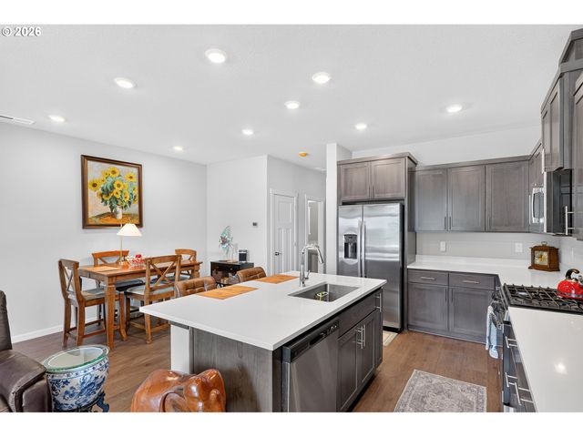8085 Se CRESCENT Dr, Hillsboro, OR 97123