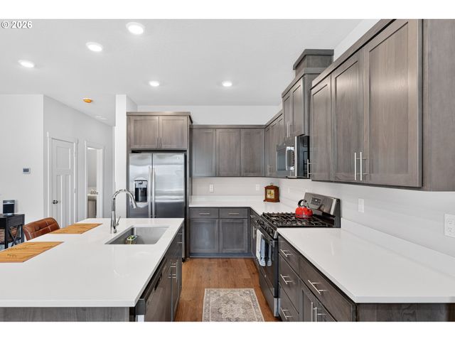8085 Se CRESCENT Dr, Hillsboro, OR 97123