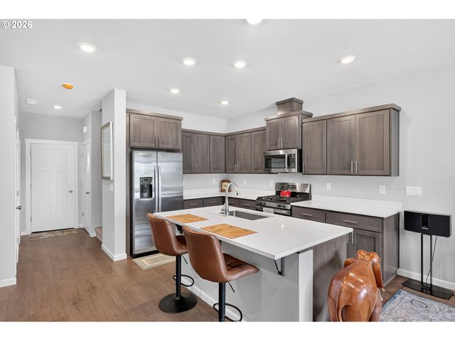 8085 Se CRESCENT Dr, Hillsboro, OR 97123
