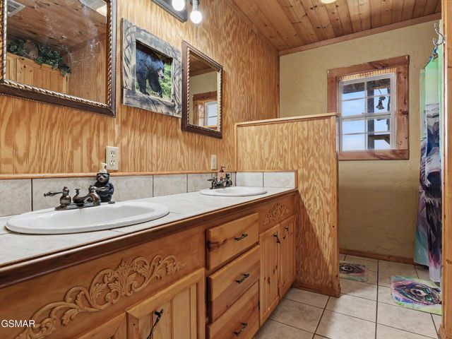 714 Shell Mountain Road, Sevierville, TN 37876