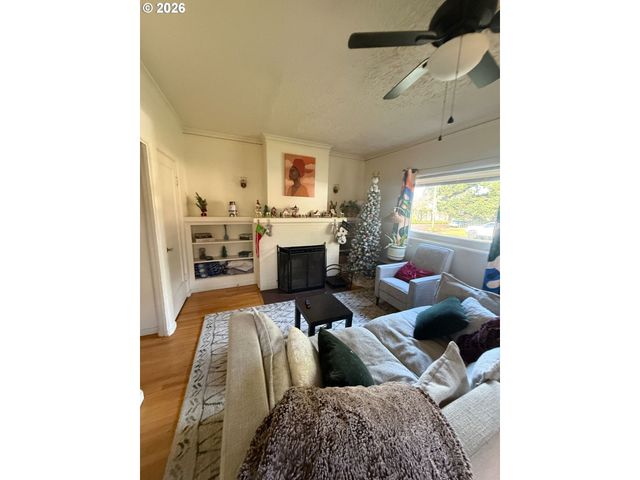 1040 N AINSWORTH St, Portland, OR 97217