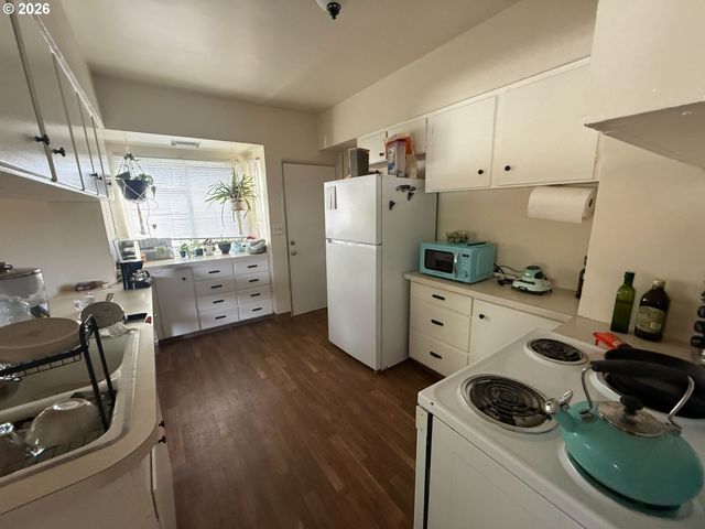 1040 N AINSWORTH St, Portland, OR 97217