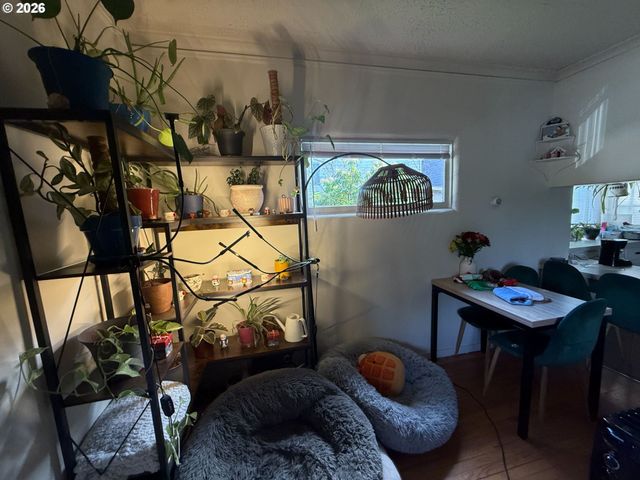 1040 N AINSWORTH St, Portland, OR 97217