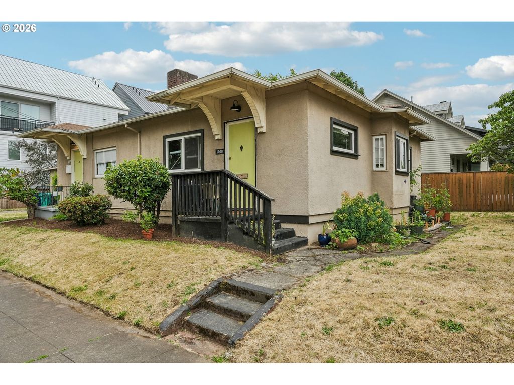 1040 N AINSWORTH St, Portland, OR 97217