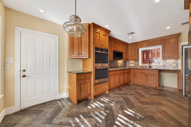 1601 Elmen Street, Houston, TX 77019