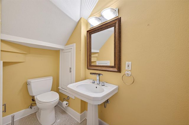 1601 Elmen Street, Houston, TX 77019