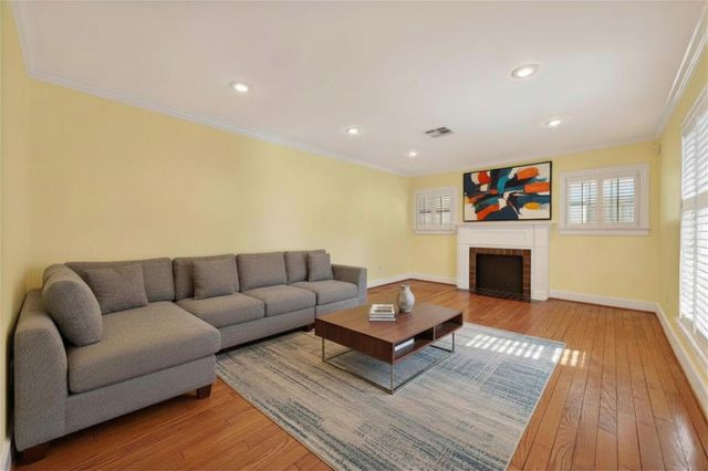 1601 Elmen Street, Houston, TX 77019