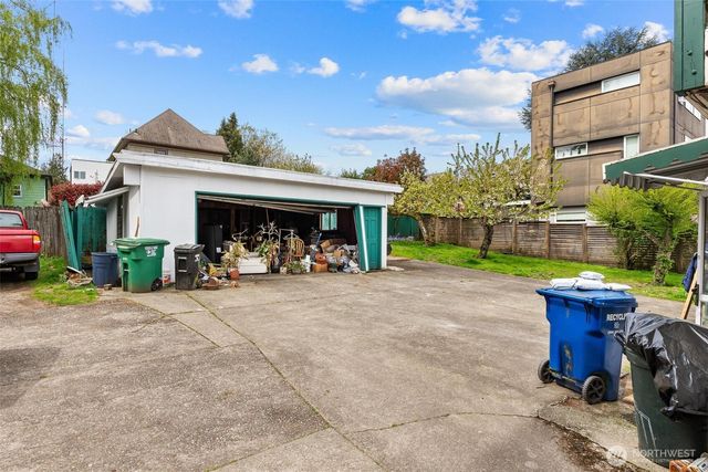 1613 24th Avenue, Seattle, WA 98122