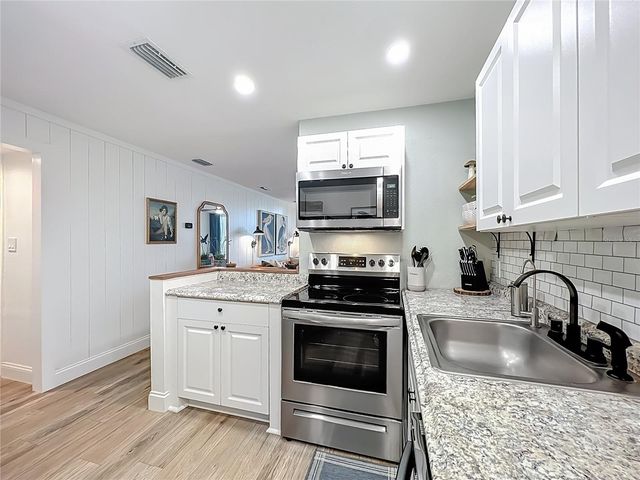 1100 DELANEY AVENUE F106, Orlando, FL 32806