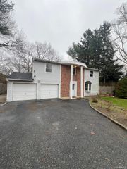 15 Beach Avenue, Port Jefferson, NY 11776