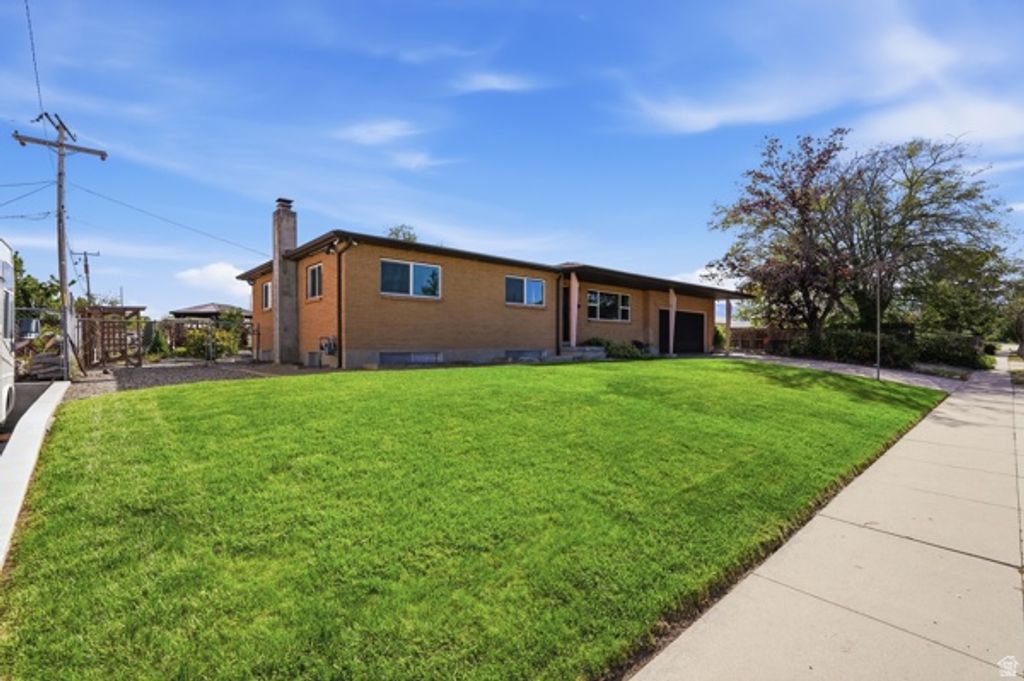 Image 2 of property listing at 5533 W JANETTE AVE, West Valley City, UT 84120