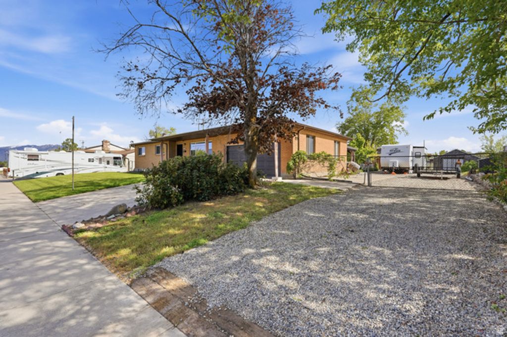 Image 3 of property listing at 5533 W JANETTE AVE, West Valley City, UT 84120