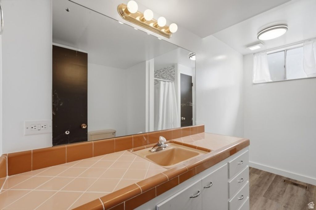 Image 26 of property listing at 5533 W JANETTE AVE, West Valley City, UT 84120